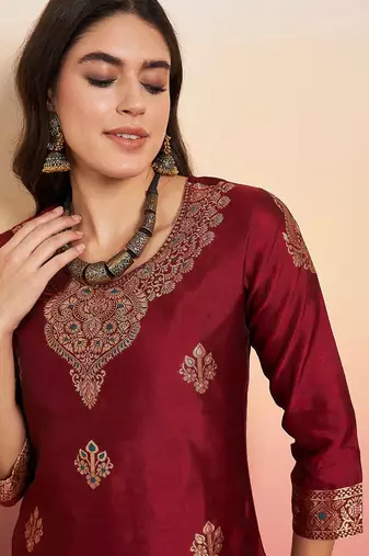 Women maroon & gold-toned ethnic motifs woven design kurta with palazzos