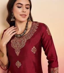 Women maroon & gold-toned ethnic motifs woven design kurta with palazzos