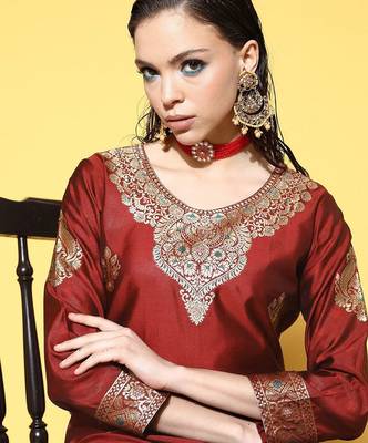 Women maroon & gold-toned ethnic motifs woven design kurta with palazzos 3