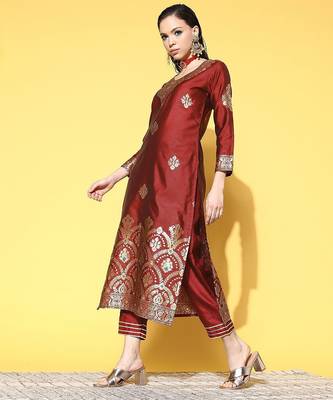 Women maroon & gold-toned ethnic motifs woven design kurta with palazzos 1