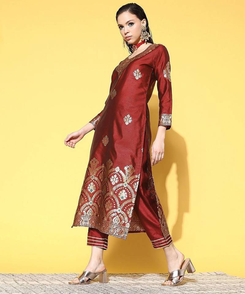 Women maroon & gold-toned ethnic motifs woven design kurta with palazzos