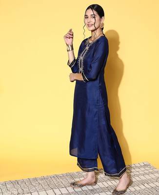 Women navy blue ethnic motifs woven design sequined kurta with trousers & dupatta 4