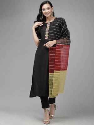 Women round neck embroidered liva kurta & trousers with dupatta 1