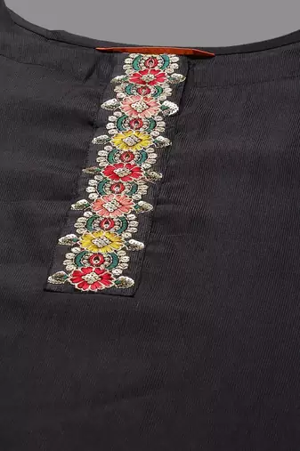 Women round neck embroidered liva kurta & trousers with dupatta