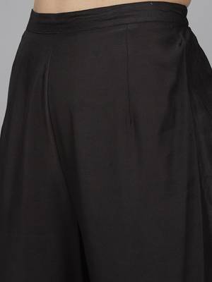 Women round neck embroidered liva kurta & trousers with dupatta 3