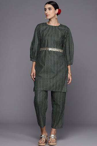 Women printed regular kurta with trousers