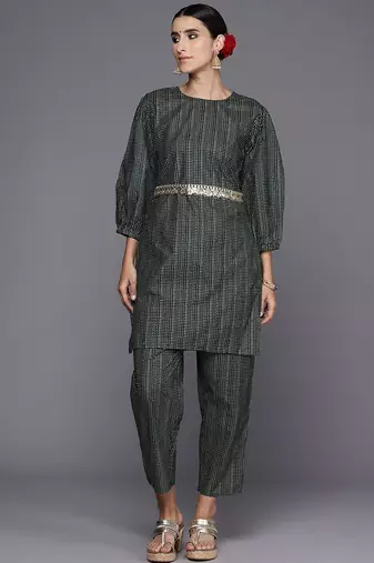 Women printed regular kurta with trousers