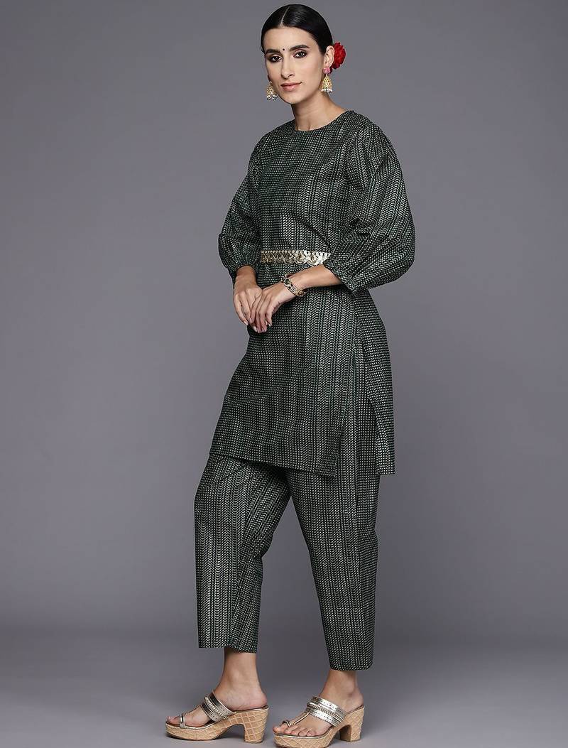 Women printed regular kurta with trousers