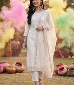 Women white ethnic motifs embroidered republic day kurta with trousers & with dupatta
