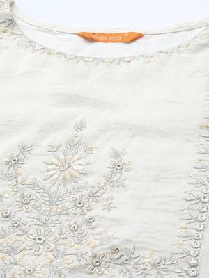 Women white ethnic motifs embroidered republic day kurta with trousers & with dupatta 3