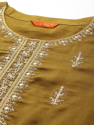 Women ethnic motifs embroidered sequinned kurta with trousers & dupatta 3