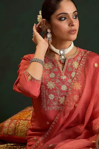 Women floral embroidered regular sequinned kurta with trousers & with dupatta
