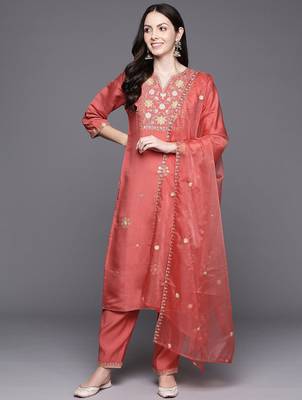 Women floral embroidered sequinned kurta with trousers & with dupatta 1