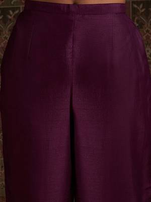 Yoke design embroidered kurta with trousers & with dupatta 3