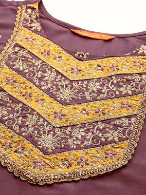 Embroidered sequinned kurta with trousers & dupatta 3
