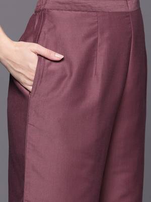 Embroidered sequinned kurta with trousers & dupatta 4