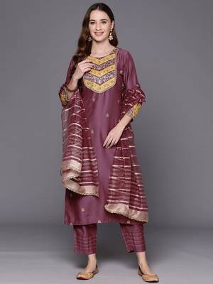 Embroidered sequinned kurta with trousers & dupatta 1
