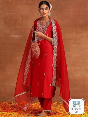 Floral embroidered sequinned kurta with palazzos & dupatta 4