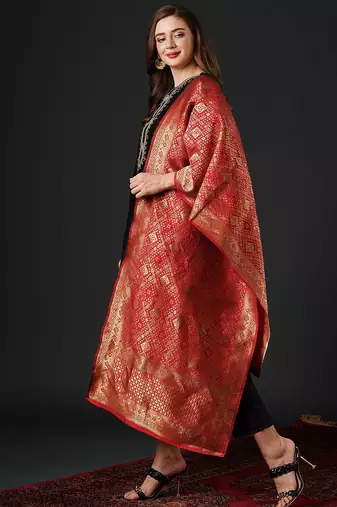Ethnic motifs yoke design zari kurta & trousers with dupatta