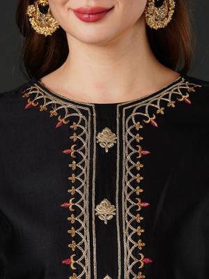 Ethnic motifs yoke design zari kurta & trousers with dupatta 3