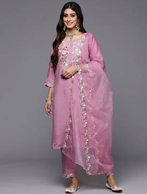 Women floral embroidered sequinned kurta with trousers & dupatta 1