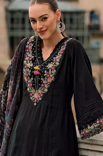 Women floral embroidered regular thread work kurta with trousers & with dupatta