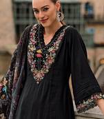 Women floral embroidered regular thread work kurta with trousers & with dupatta