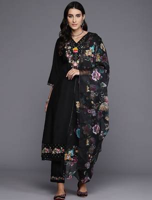 Women floral embroidered thread work kurta with trousers & with dupatta 2