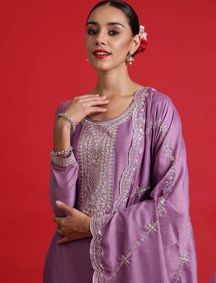 Floral embroidered sequinned kurta with trousers & dupatta 2