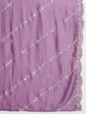 Floral embroidered sequinned kurta with trousers & dupatta 5