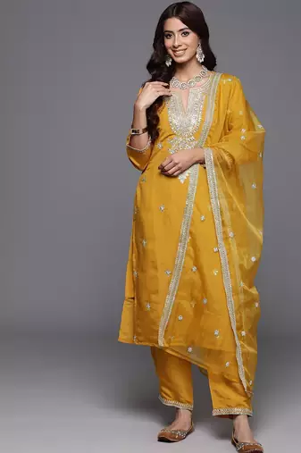 Floral embroidered regular sequinned kurta with trousers & dupatta