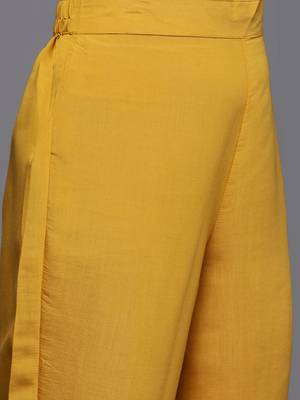 Floral embroidered sequinned kurta with trousers & dupatta 4