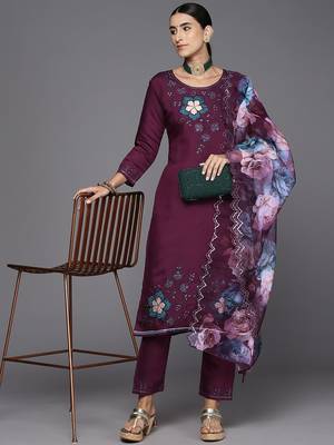 Women floral embroidered sequinned kurta with trousers & with dupatta 1
