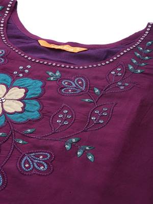Women floral embroidered sequinned kurta with trousers & with dupatta 2