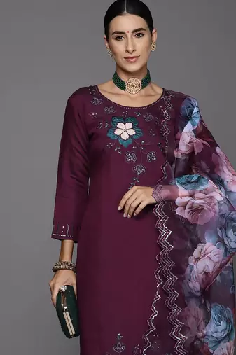 Women floral embroidered regular sequinned kurta with trousers & with dupatta