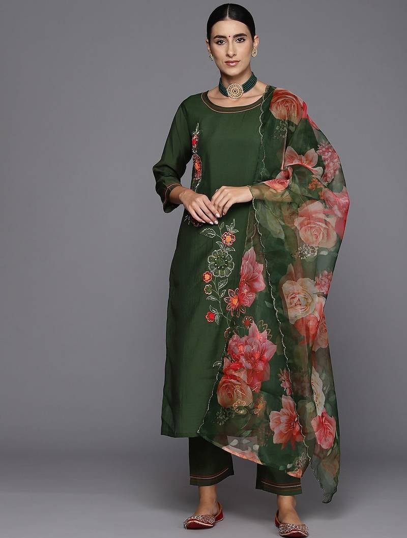 Women floral embroidered regular sequinned kurta with trousers & with dupatta