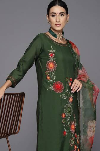 Floral embroidered thread work kurta with trousers & dupatta