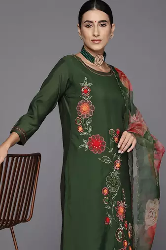 Floral embroidered thread work kurta with trousers & dupatta