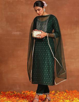 Embroidered chanderi silk kurta with trousers & dupatta 1
