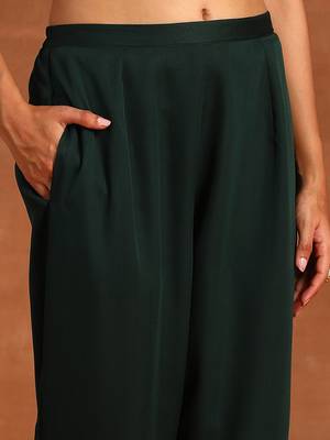 Embroidered chanderi silk kurta with trousers & dupatta 3
