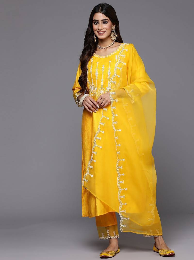 Women floral embroidered thread work liva kurta with trousers & with dupatta