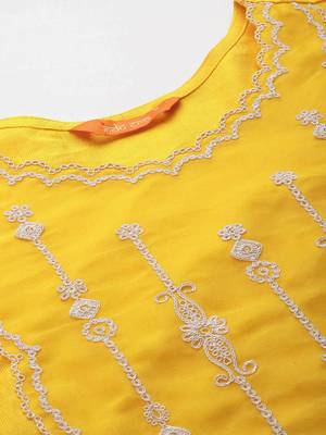 Women floral embroidered thread work liva kurta with trousers & with dupatta 2
