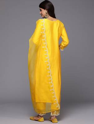 Women floral embroidered thread work liva kurta with trousers & with dupatta 5