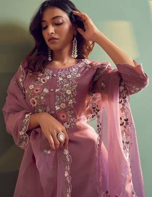 Floral embroidered thread work kurta with trousers & dupatta 2