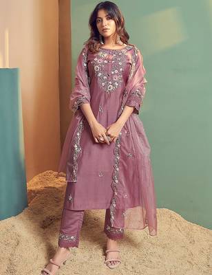 Floral embroidered thread work kurta with trousers & dupatta 1