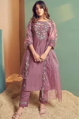 Floral embroidered regular thread work kurta with trousers & dupatta
