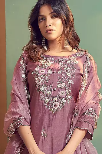 Floral embroidered regular thread work kurta with trousers & dupatta
