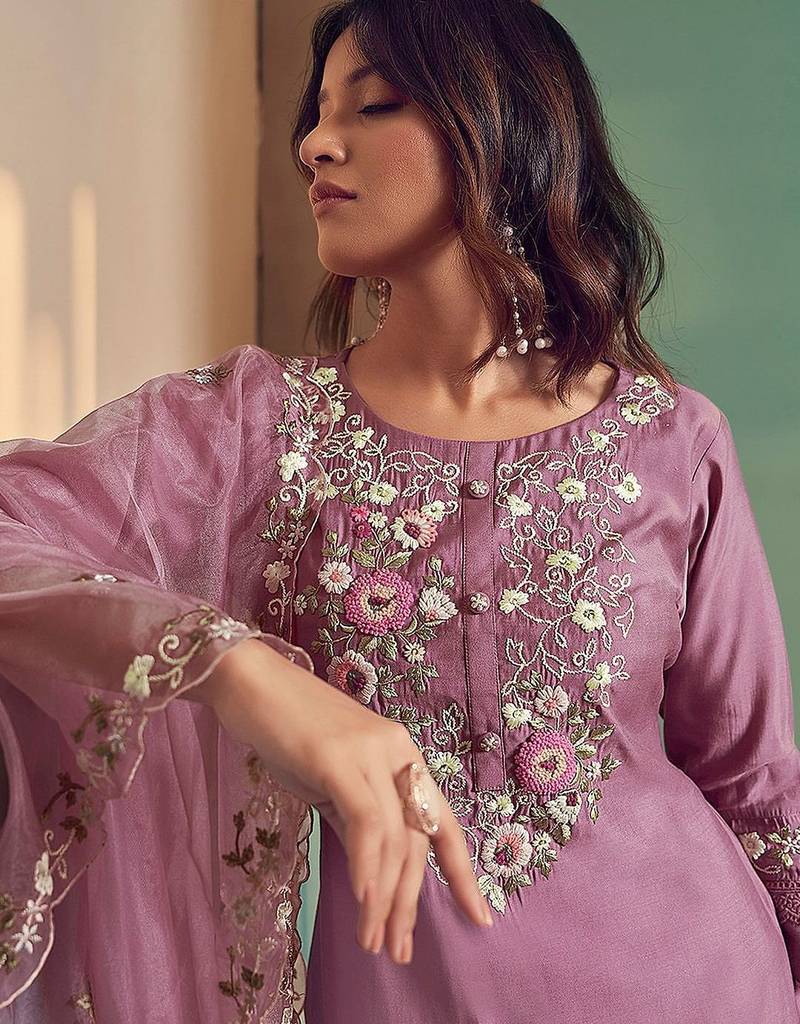 Floral embroidered regular thread work kurta with trousers & dupatta