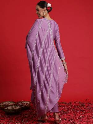 Floral embroidered sequinned kurta with trousers & dupatta 4