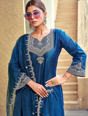 Ethnic motifs yoke design thread work straight kurta & trouser with dupatta 2